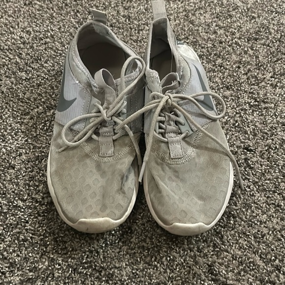 Nike Other - Girls Nike size 6.5 Sneakers